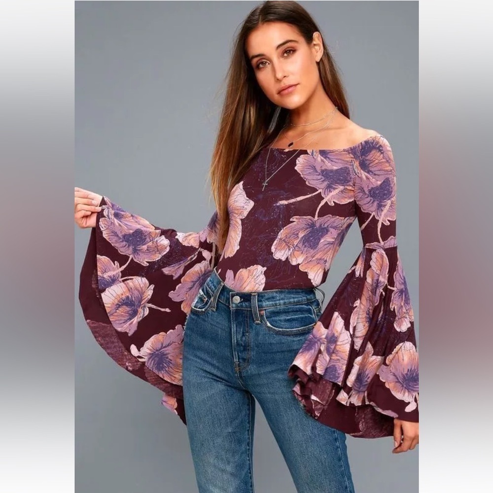 Free People We The Free Birds of Paradise Floral Flare Sleeve Top Sz M Mulberry - Picture 1 of 14
